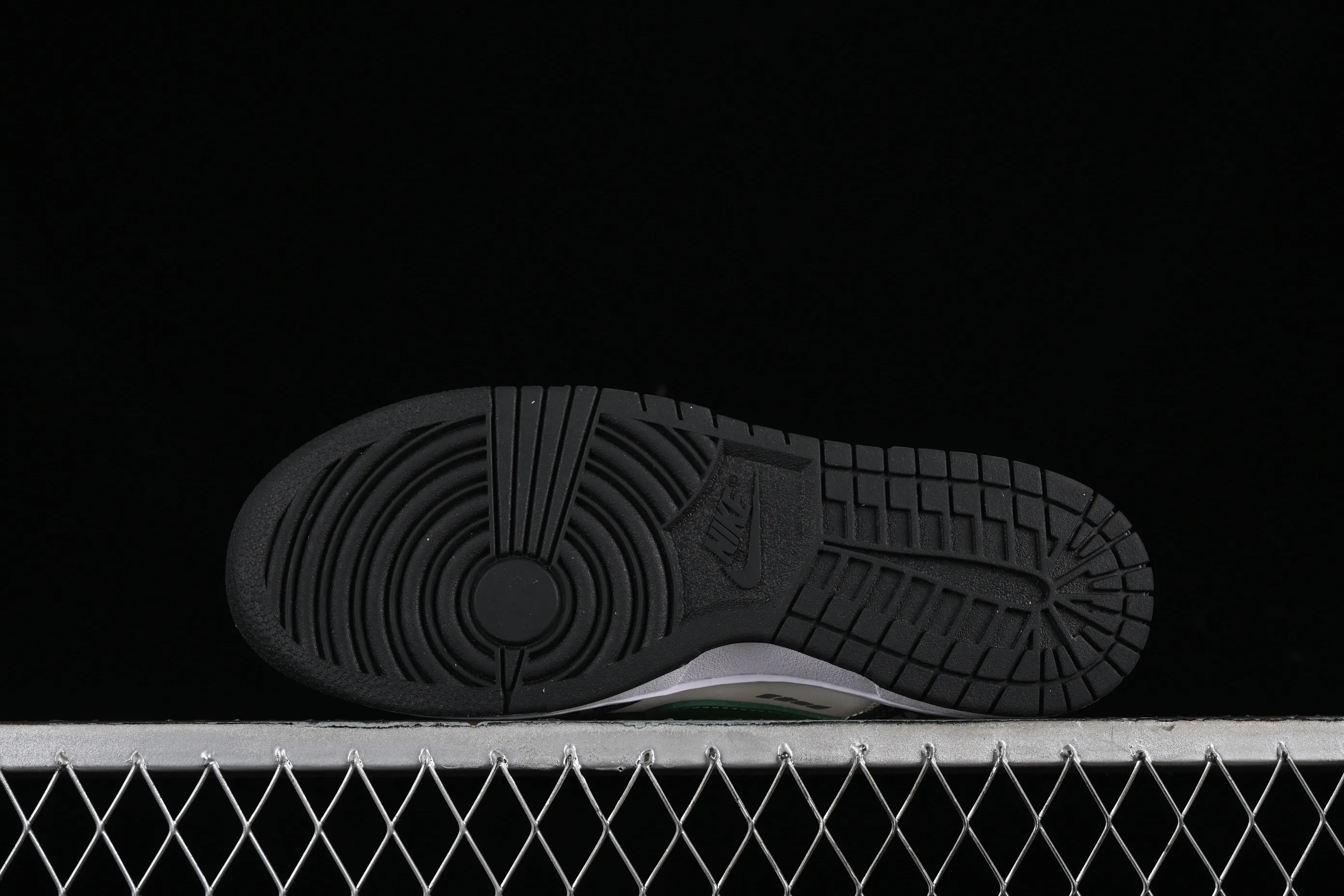 All Categories Nk SB Dunk Series Nk SB Dunk Low Low-top sneakers Nk Dunk Low FZBB Functional theme machine Gray beige green SB strap low-top casual sneakers DD1391-100